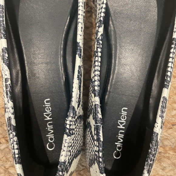 Calvin Klein *NWOT* darling ballet flats - Picture 3 of 4
